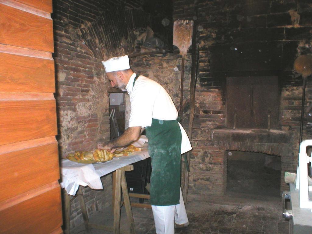 Borgo Rapale Villa Bagian luar foto